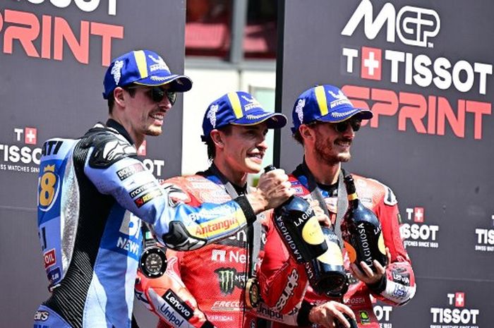 MotoGP, Marquez Bersaudara Sukses Taklukkan Sirkuit Mugello Alex Marquez (kiri) dan Marc Marquez (tengah) sukses di sirkuit Mugello, Italia. Foto : Ist