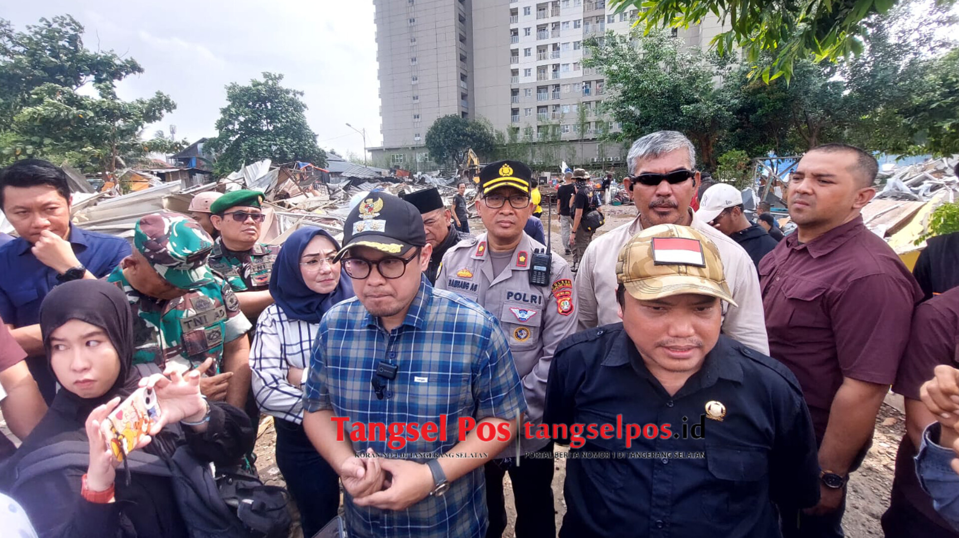 Proses eksekusi dihadiri langsung Wakil Walikota Tangsel, Pilar Saga Ichsan beserta seluruh jajaranmya, Senin (23/6/2025). (tangselpos.id/rmn)
