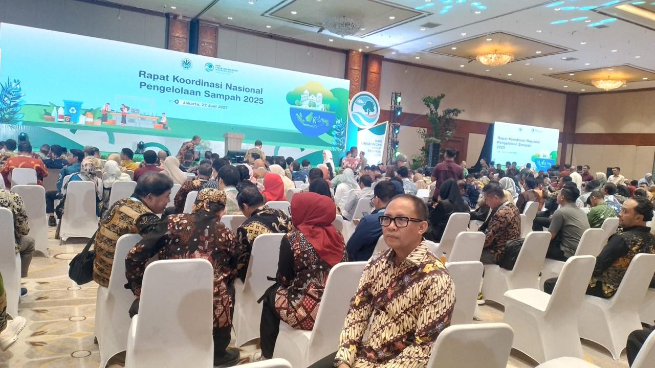 Pemkot Kembali Optimalkan Bank Sampah & TPS3R Plt Kepala DLH Kota Tangsel, Bani Khosyiatullah saat menghadiri Rakornas Pengolahan Sampah di Jakarta, Minggu (22/6)