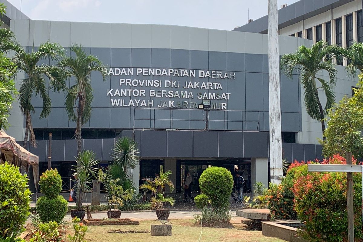 Pemutihan Pajak Kendaraan Ringankan Beban Ekonomi Warga DKI Kantor Samsat. Foto : Ist