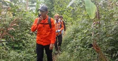 Pendaki Lansia Masih Hilang di Gunung Salak, Tim SAR Lanjutkan Pencarian Foto : Ist