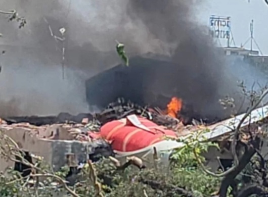 Pesawat Air India Mengangkut 242 Penumpang Jatuh Tak Lama Setelah Take Off Foto : Ist
