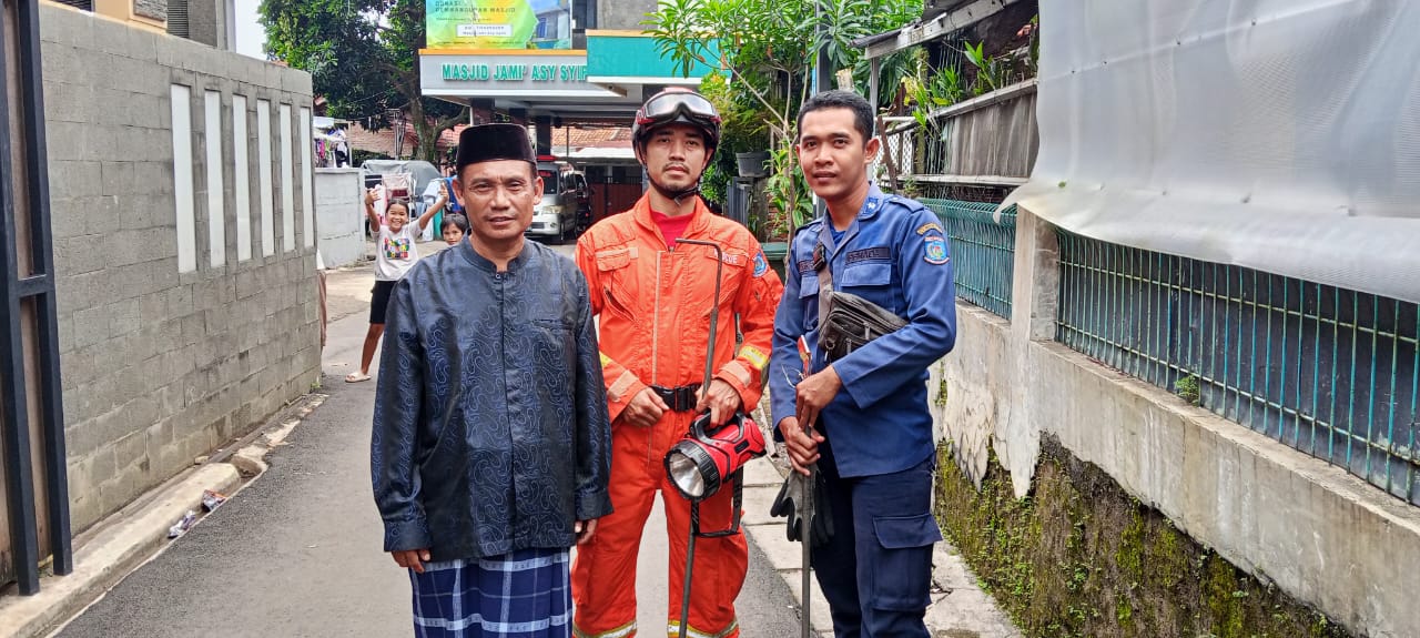 Petugas Damkar Tangsel Dikerjai Pelapor Diduga DC Foto : Ist