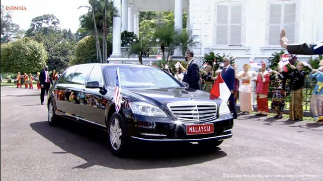 PM Anwar Semobil Dengan Prabowo Menuju Istana Foto : Ist