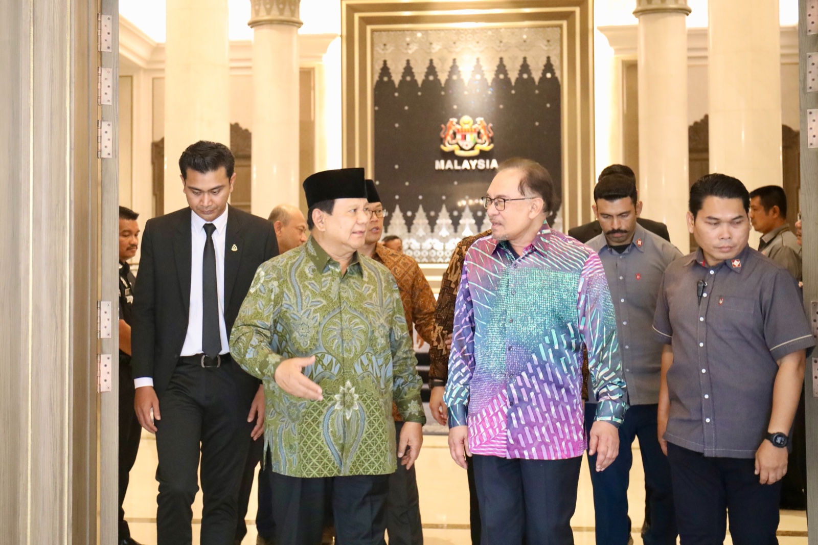 Prabowo-Anwar Ibrahim Benar-benar Soulmate Presiden Prabowo dan PM Anwar Ibrahim dalam suatu pertemuan di Malaysia. Foto : Ist