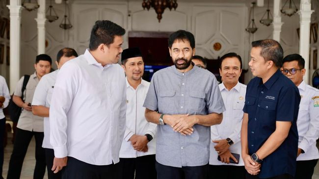 Presiden Prabowo Turun Tangan, Sah 4 Pulau Tetap Jadi Milik Aceh Pertemuan Gubernur Sumut Bobby Nasution (kiri) dan Gubernur Aceh Muzakir Manaf membahas perselisihan kepemilikan 4 pulau. (kanan). Foto