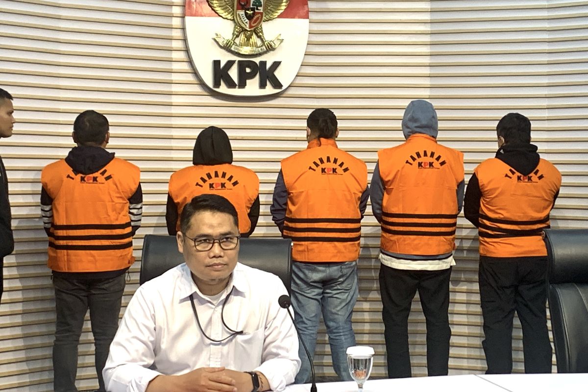 Proyek Infrastruktur Paling Sering Dikorupsi Plt. Deputi Penindakan dan Eksekusi KPK, Asep Guntur Rahayu saat konferensi pers. Foto ; Ist