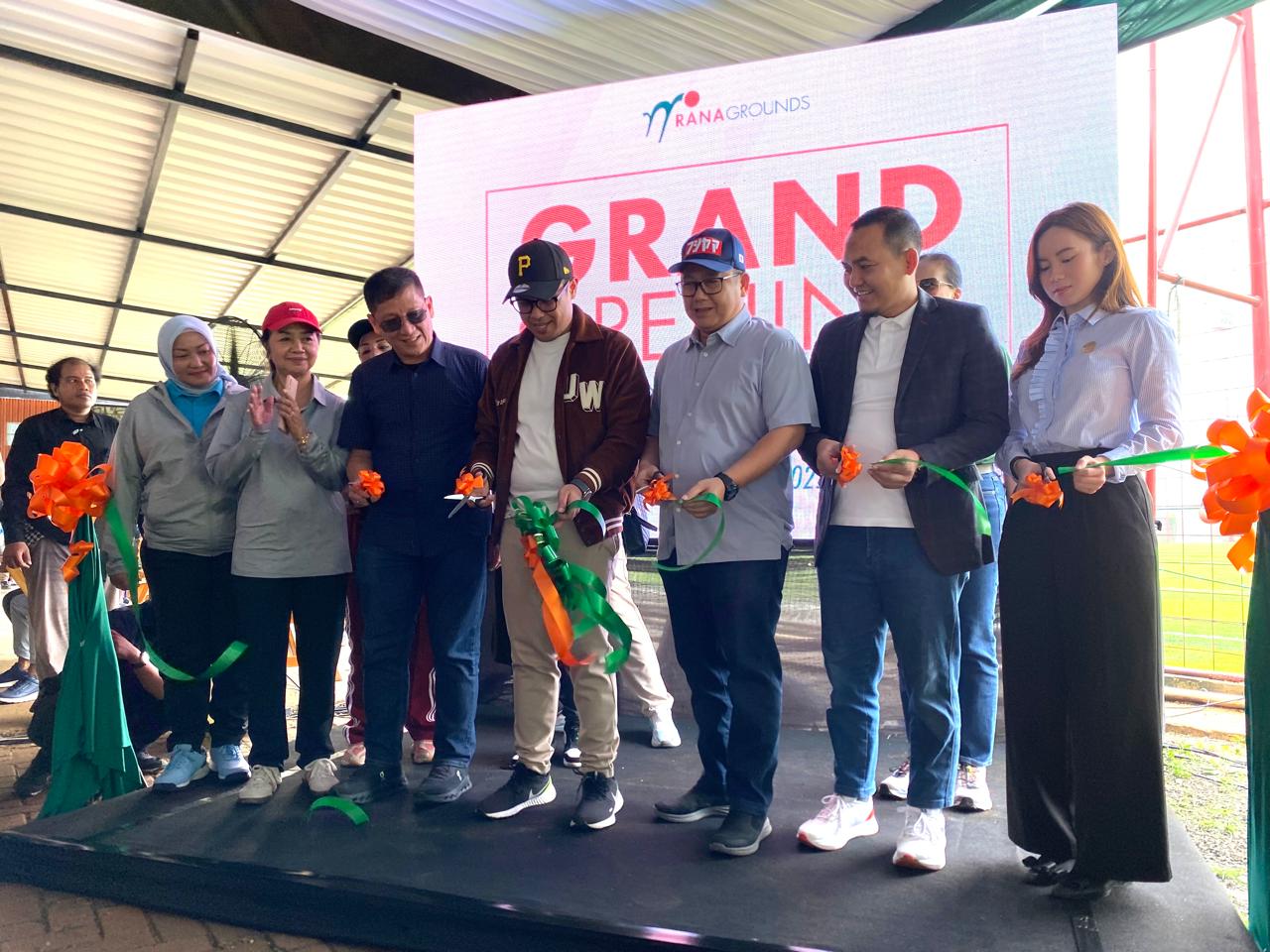 RANA Grounds Parigi Soccer Field Hadir di Tangsel, Siap Cetak Talenta Pesepakbola Handal Momen peresmian RANA Grounds Parigi Soccer Field yang berlokasi di Parigi, Pondok Aren, Sabtu (21/6). Foto : Ist