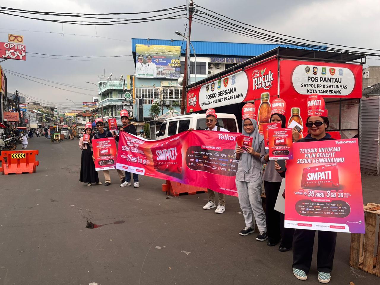 Rayakan Tiga Dekade, Telkomsel Resmikan Evolusi Brand Legendaris SIMPATI Kegiatan promosi SIMPATI di Kota Tangerang, Senin (16/6/2025).(Istimewa)