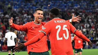 Selebrasi Ronaldo saat mencetak gol dan antar Portugal menang atas Jerman. Foto : Ist