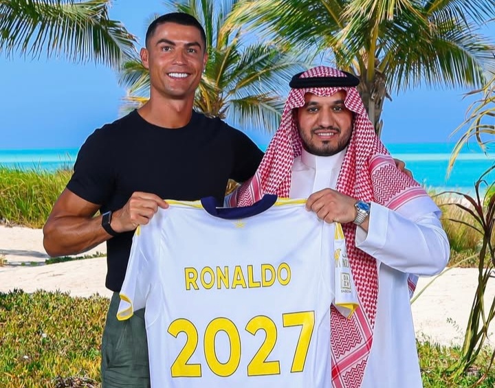 Ronaldo Merumput Bersama Al Nassr Sampai 2027, Siap Bikin Sejarah Baru CR7 perpanjang kontrak di Al Nassr hingga 2027. Foto : IG
