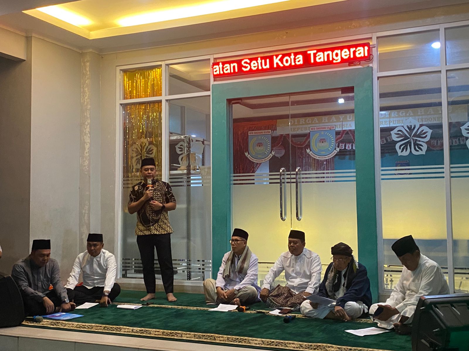 Sambut 1 Muharam 1447 H, Lurah Bakti Jaya gelar Istighosah Bareng Warga Sambut Tahun Baru Islam 1 Muharam 1447, Lurah Bakti Jaya Fiqri Yanuardi Putra menggelar istighosah bersama warga, Kamis (26/6/2025). (tangselpos.id/rmn)