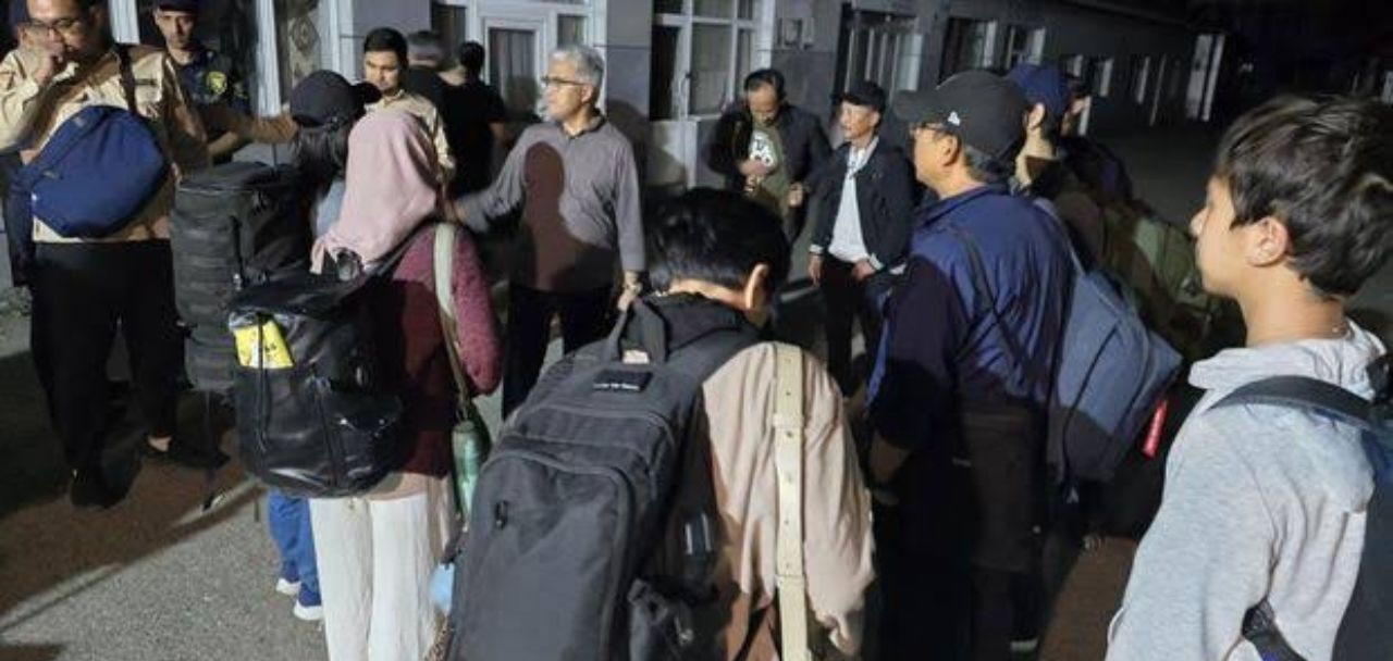Tidak Semua WNI Di Iran Mau Dievakuasi Evakuasi WNI di Iran. Foto : Ist