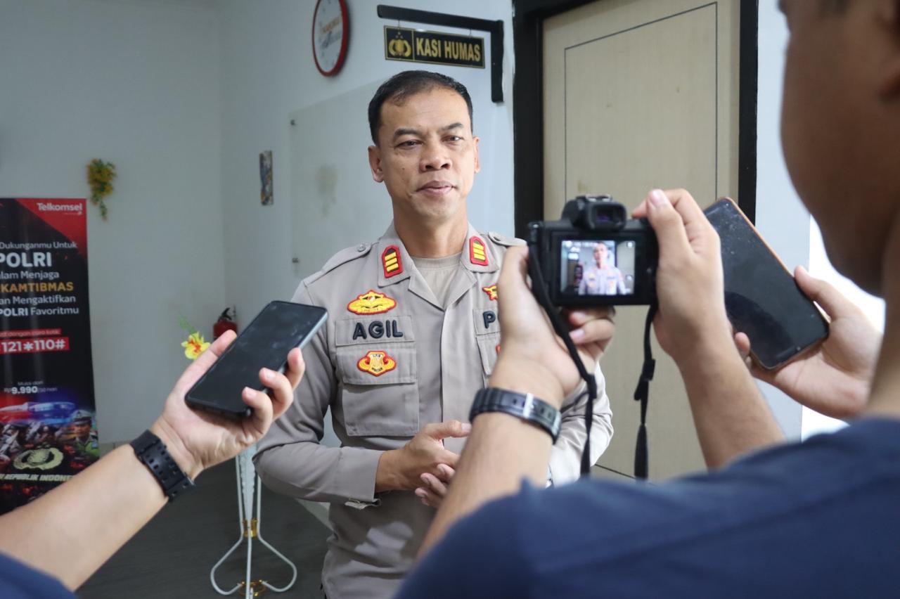 Warga Serahkan Pelaku Pelecehan Seksual Ke Polres Kasie Humas Polres Tangsel AKP Agil Syahril