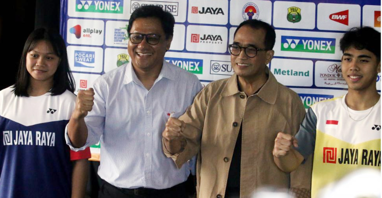 Ketua Pengurus Yayasan Pembangunan Jaya Raya, Budi Karya Sumadi (kedua kanan) saat konferensi pers. Foto : Ist