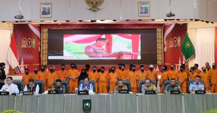213 Hektar Hutan Di Riau Sengaja Dibakar Guna Keperluan Lahan Sawit Kapolda Riau, Irjen Pol Herry Heryawan, saat konferensi pers di Kantor Gubernur Riau, Selasa (22/7/2025). Foto : Ist
