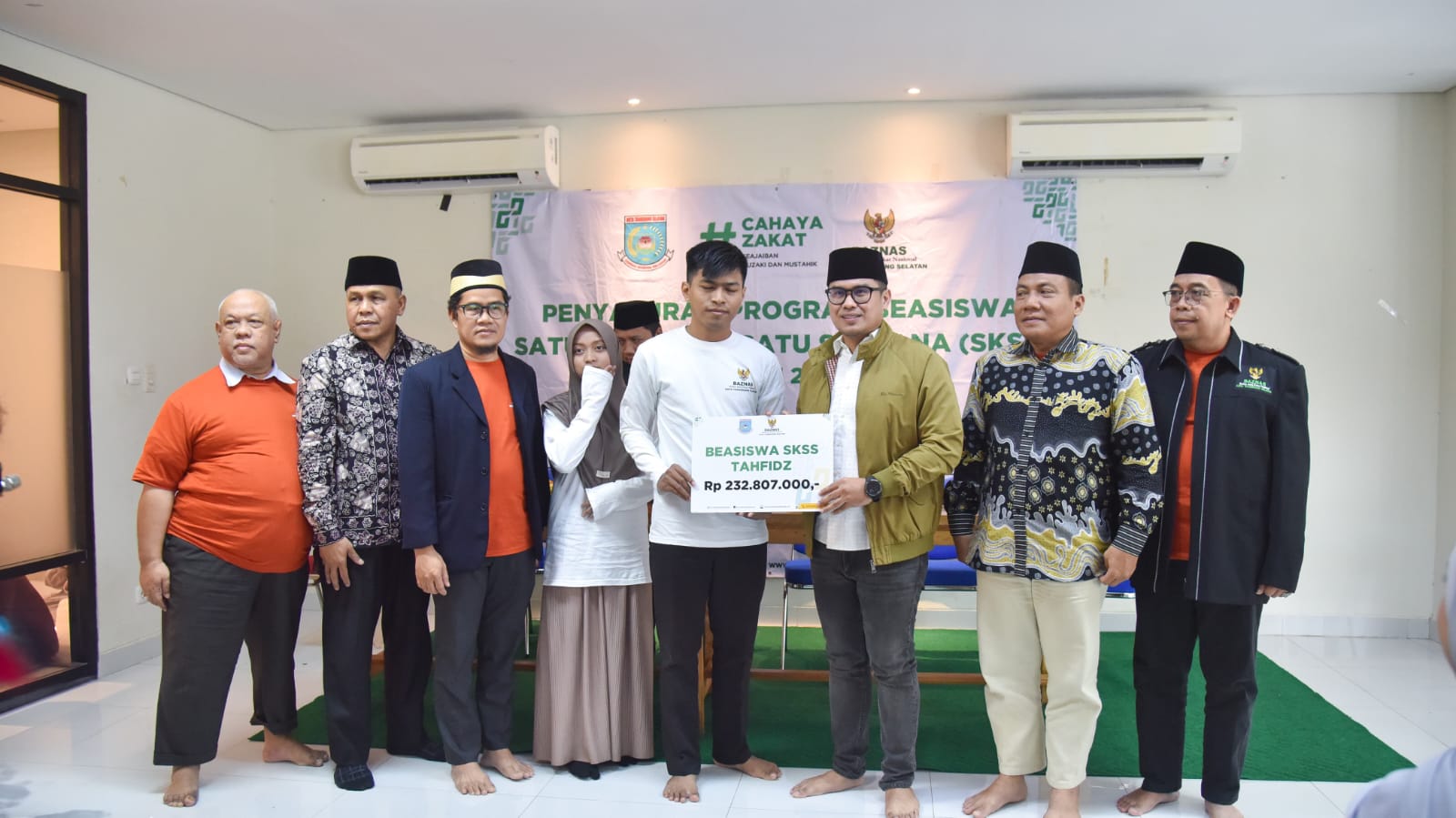 35 Mahasiswa Hafal Al Qur'an Terima Beasiswa Wakil Wali Kota Tangsel, Pilar Saga Ichsan salurkan bantuan kepada puluhan penghafal Al-Qur'an, Minggu (13/7)