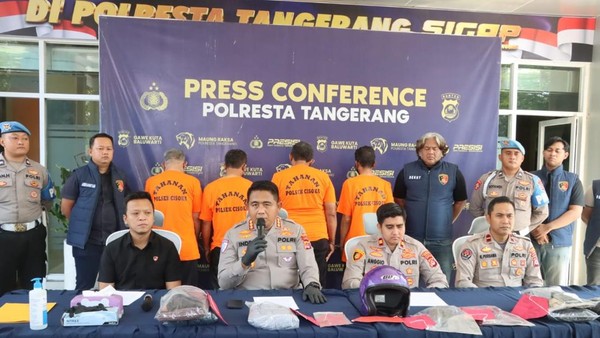 Alasan Opang Turunkan Penumpang Taksi Online di Stasiun Tigaraksa Foto : Ist