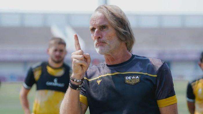 Beberapa Klub Kepincut Datangkan Pelatih Asal Belanda Dewa United bersama pelatih asal Belanda, Jan Olde Riekerink. Foto : Ist