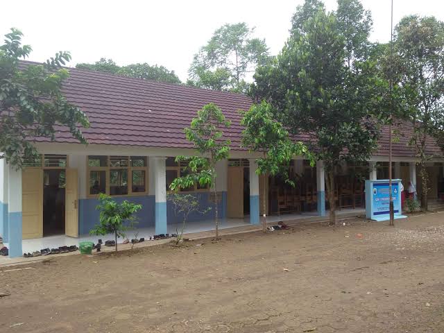 Beberapa SDN Di Lebak Minim Siswa Baru Situasi SDN Pasirgombong 1 di Kecamatan Bayah, Kabupaten Lebak yang minim siswa baru pada masa SPMB tahun ajaran 2025-2026.