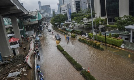 Bikin Banjir, Pemprov DKI Akan Desain Ulang Inlet Air Di Jalan HR Rasuna Said Banjir di Jln HR Rasuna Said. Foto : Ist
