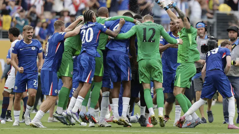 Bravo, Chelsea Sukses Raih Dua Kali Juara Piala Dunia Antarklub Selebrasi skuad Chelsea usai menjuarai Fiala Dunia Antarklub 2025. Foto : Ist
