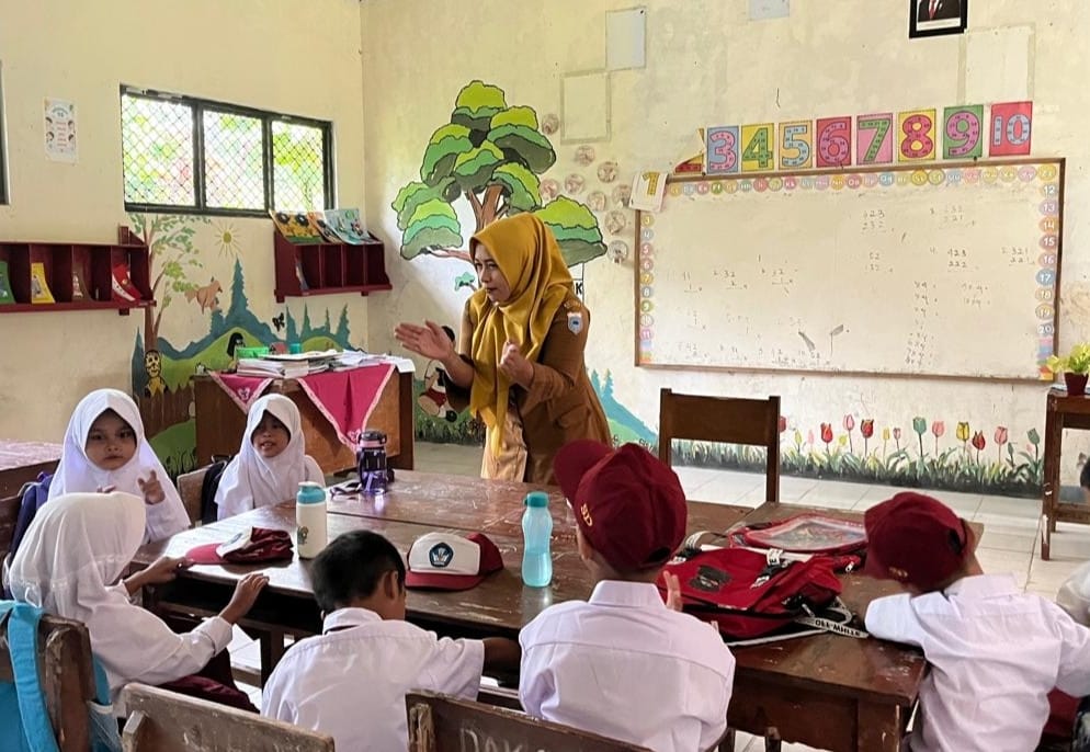 Detik-Detik Akhir, SDN Karaton 5 Dapat 7 Siswa Para siswa baru di SDN Karaton 5 sedang mengikuti Masa Pengenalan Lingkungan Sekolah (MPLS) tahun ajaran baru 2025-2026, Senin (14/7).