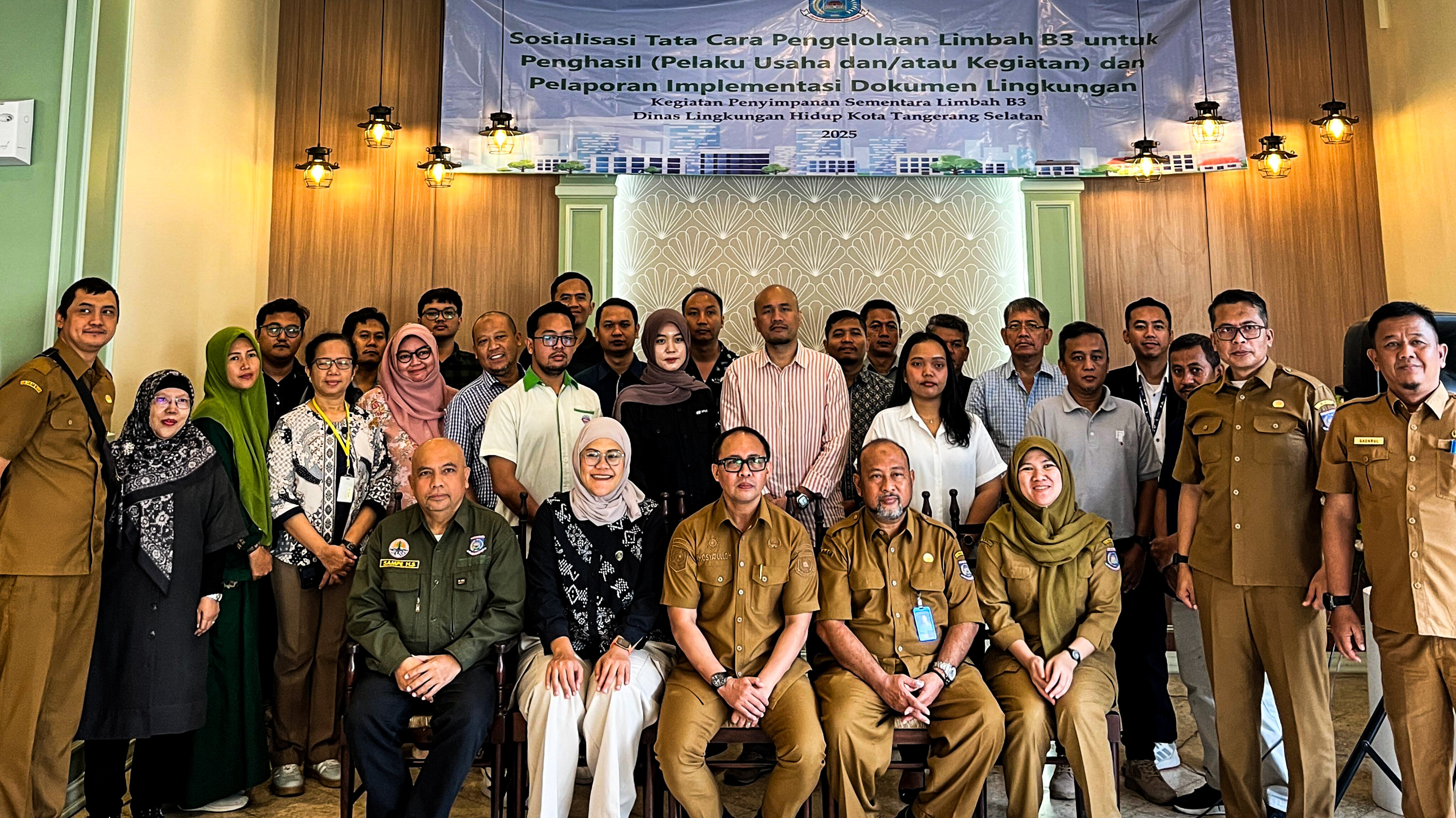 DLH Tangsel Bongkar Praktik Laporan Implementasi Palsu Sosialisasi tatacara pengolahan limbah B3. (tangselpos.id/irm)
