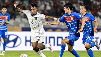 Doa Beckham Buat Kakang Dan Robi Lawan Malaysia Robi Darwis (no 6) pemain Persib Bandung yang ikut membela Timnas U-23. Foto : Ist