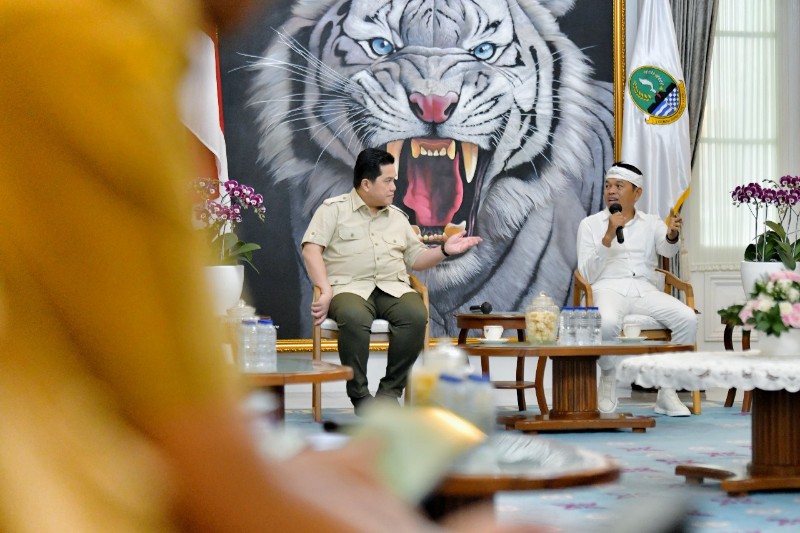 Erick Dan KDM Bahas Optimalisasi Aset BUMN Untuk Rakyat Jabar Menteri BUMN Erick Thohir dan Gubernur Jabar Dedi Mulyadi melakulan pertemuan di Gedung Pakuan, Bandung, Jawa Barat, Senin (14/7/2025).Foto : Ist