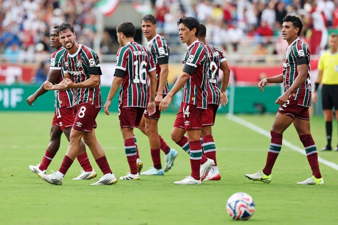 Fluminense Melanglah Ke Semifinal Piala Dunia Antarklub 2025, Tundukan Al Hilal 2-1 Selebrasi skuad Fluminense usai menang 2-1 atas Al Hilal. Foto : Ist
