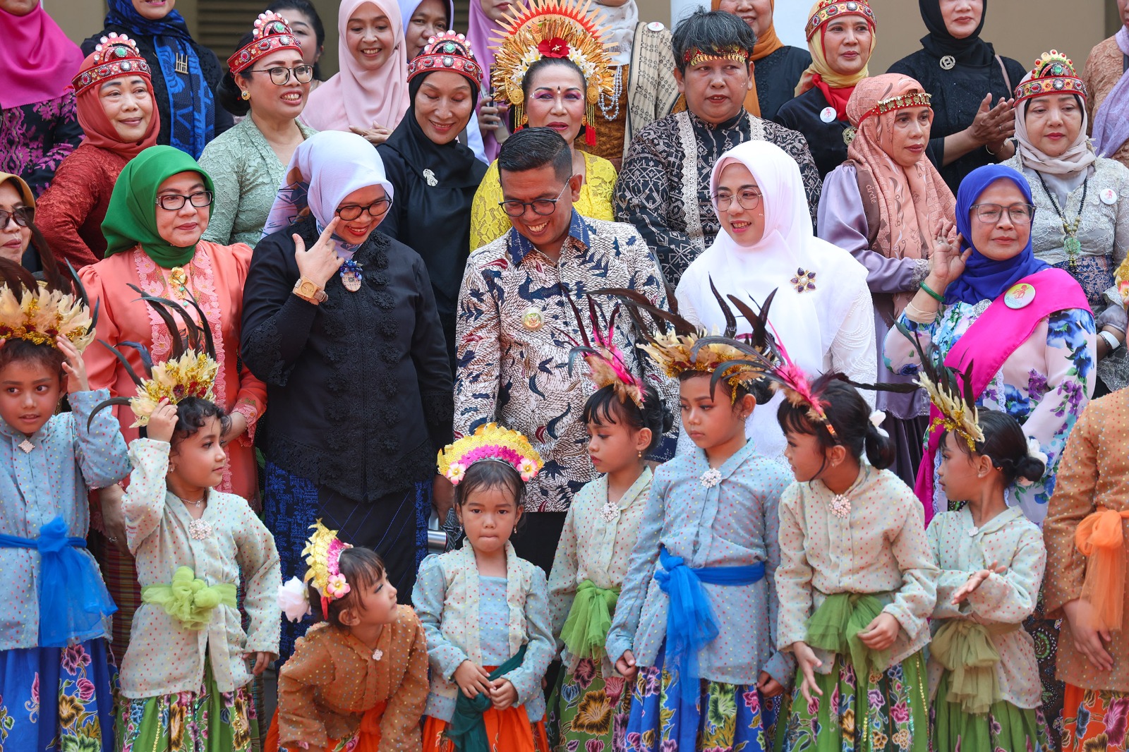 Hari Kebaya Nasional Simbol Identitas Perempuan Indonesia Foto : Humas Pemprov