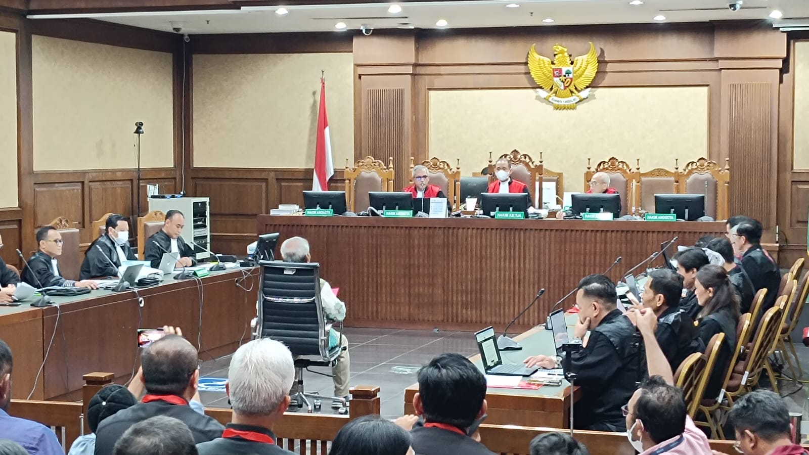 Hasto Dibebaskan dari Dakwaan Pertama Suasana sidang Hasto Kristiyanto. Foto : Ist