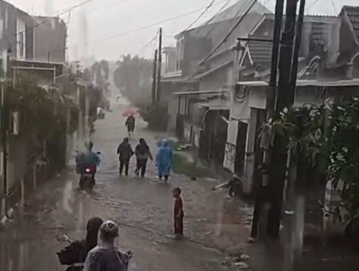 Hujan Deras Kembali Mengguyur Tangsel Salah satu wilayah Tangsel yang terdampak banjir. Foto : Ist