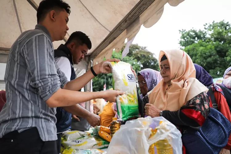 Ibu-Ibu Antre Pangan Murah Sejak Dini Hari, Eh Stoknya Habis Ilustrasi. Foto : Ist