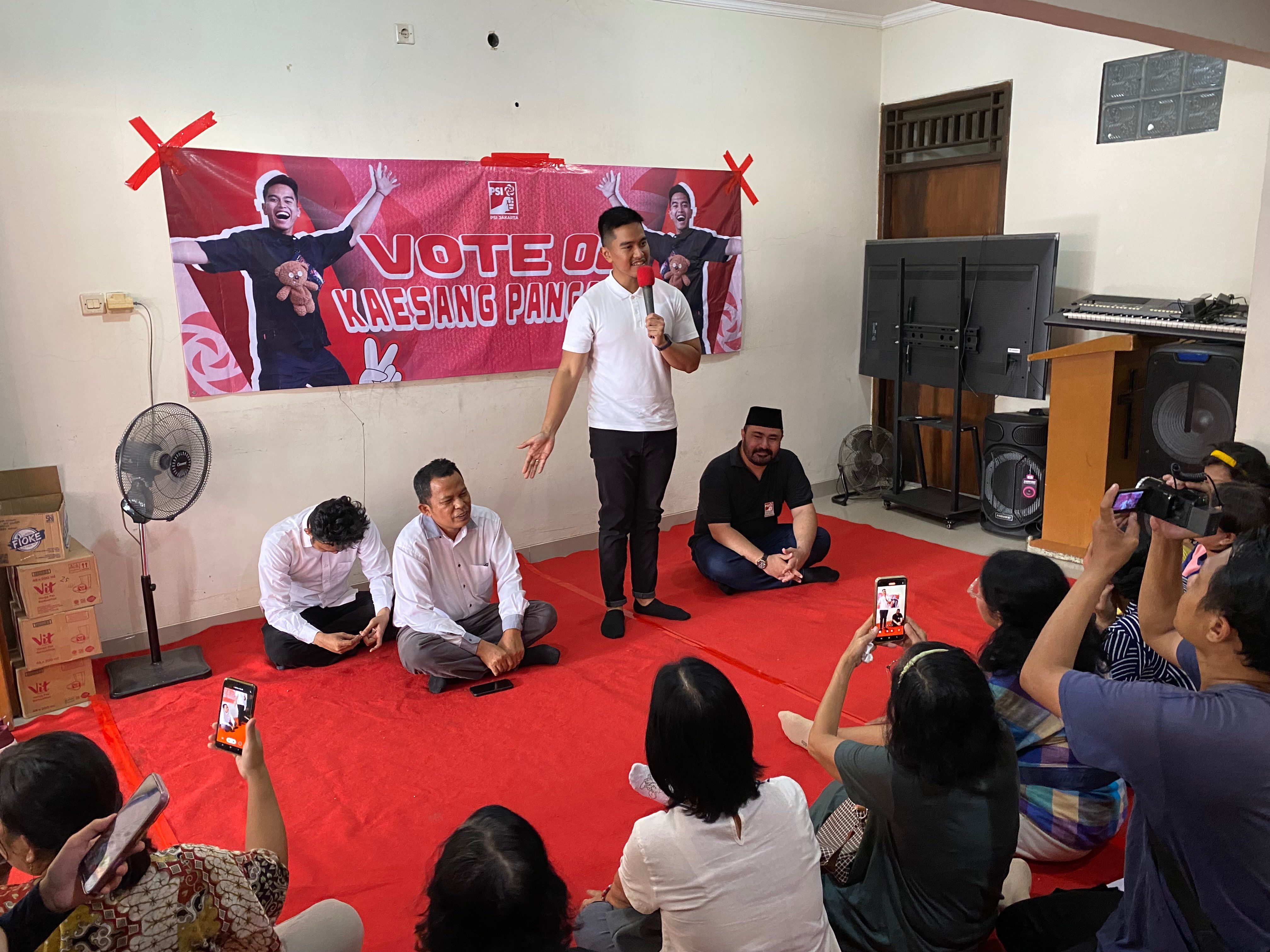 Kaesang Berkelakar Jokowi Takut Daftar Caketum PSI Caketum PSI Kaesang saat ksmpanye di daerah Jagakarta, JakSel. Foto : Ist