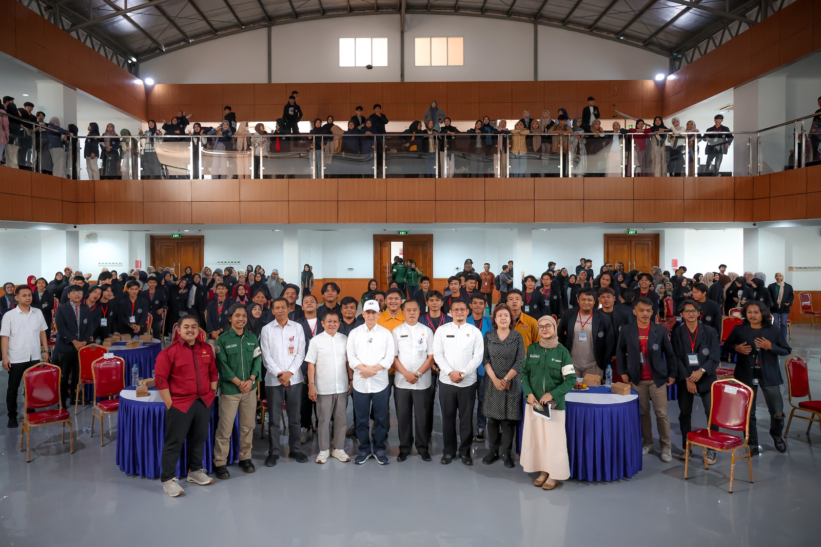 Mahasiswa Dapat Berkolaborasi Konstruktif Dengan Pemprov Banten Wagub Banten Dimyati Natakusumah saat menghadiri Sekolah Intelektual Revolusioner dengan mengusung tema 'Berpikir Kritis Bergerak Progresif' di Aula Universitas Muhammadiyah Tangerang. Foto : Humas Pemprov