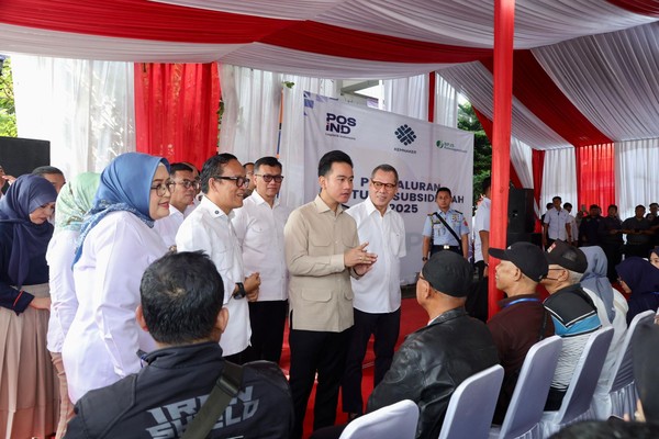 Wapres Gibran saat monitoring penyaluran BSU di Kota Tangerang. Foto : Ist