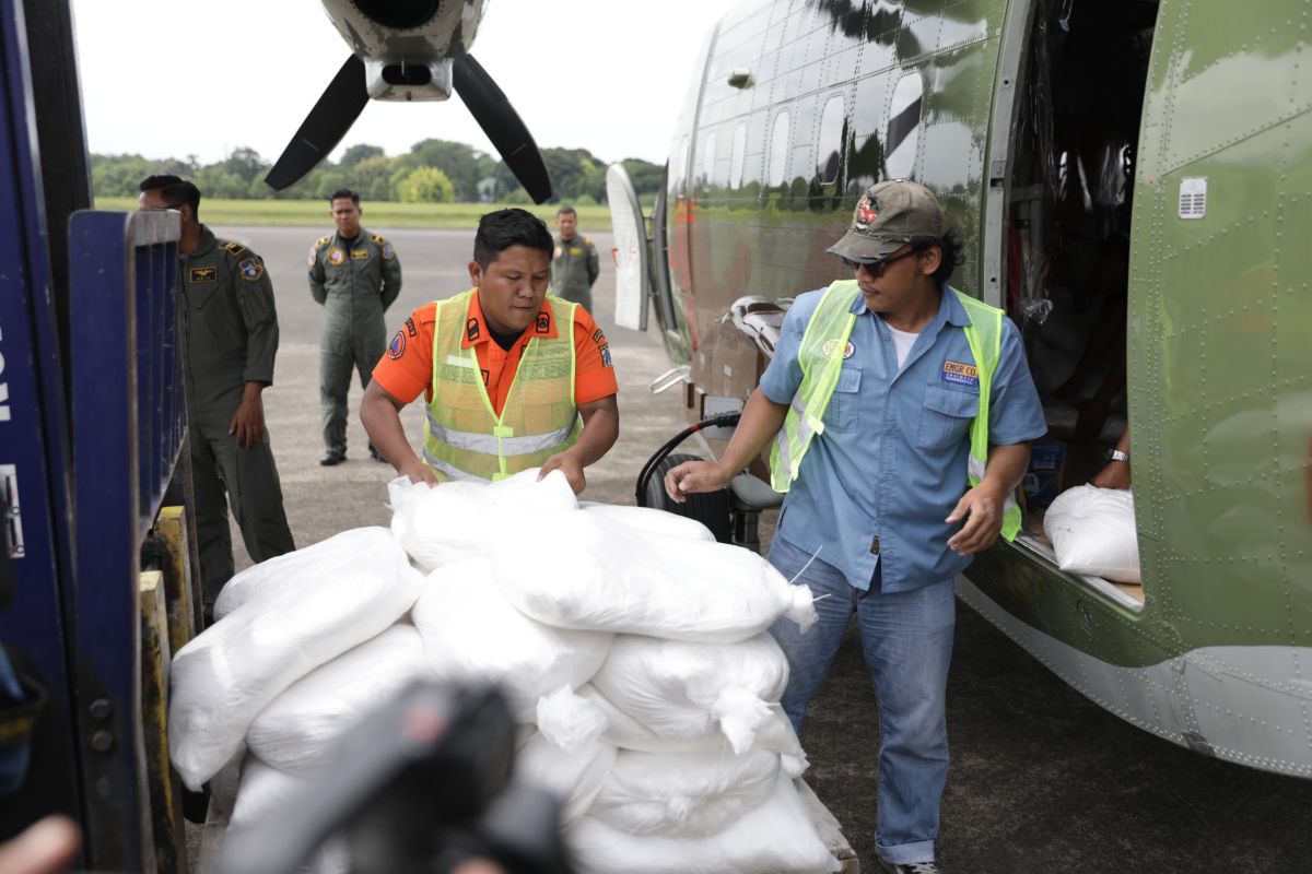 Modifikasi Cuaca Cegah Hujan Ekstrem Dan Banjir Operasi mofifikasi cuaca. Foto : Ist