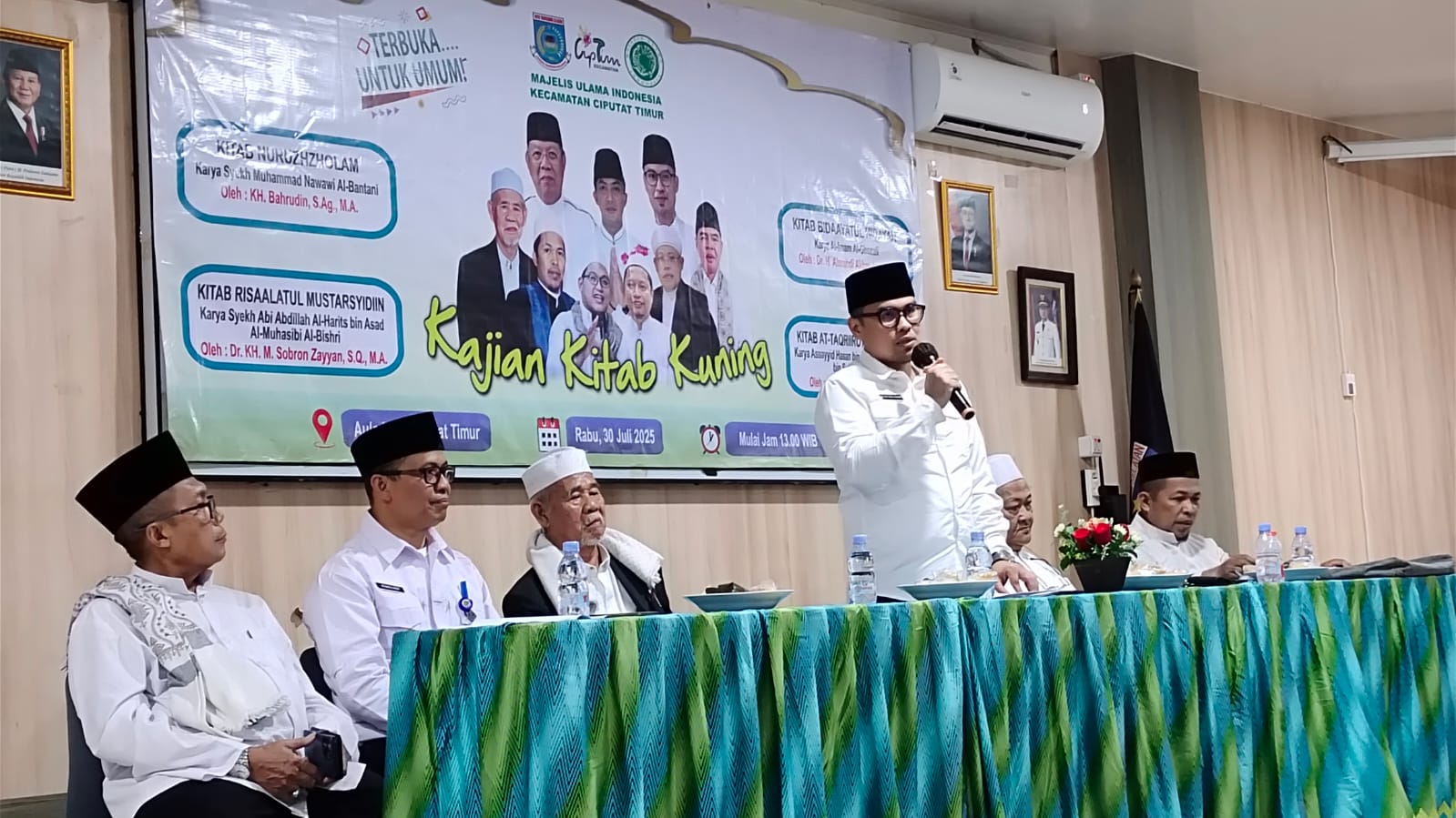 MUI Mulai Sasar Kecamatan Untuk Kajian Kitab Kuning Majelis Ulama Indonesia (MUI) Kota Tangerang Selatan (Tangsel) terus memperluas syiar keilmuan melalui program Kajian Kitab Kuning.