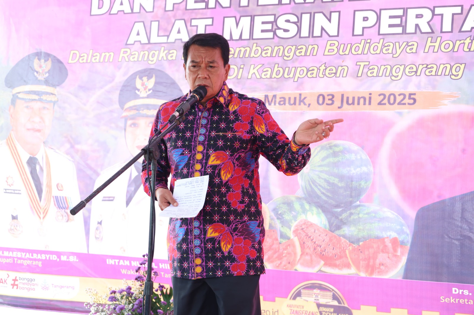 Panen Semangka Bersama, Bupati Tangerang Serahkan Alat Mesin Pertanian Ist.