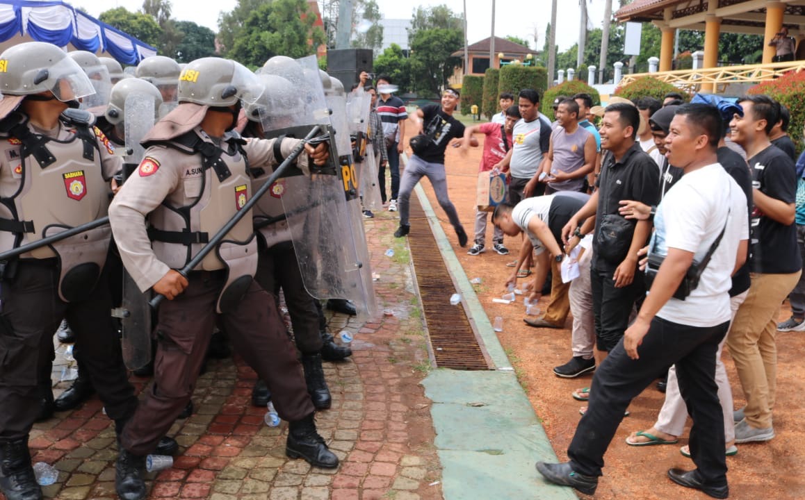 Pilkades 2025 Di Pandeglang Terancam Batal Polres Pandeglang sedang melakukan simulasi pengamanan proses Pilkades Serentak di Kabupaten Pandeglang.