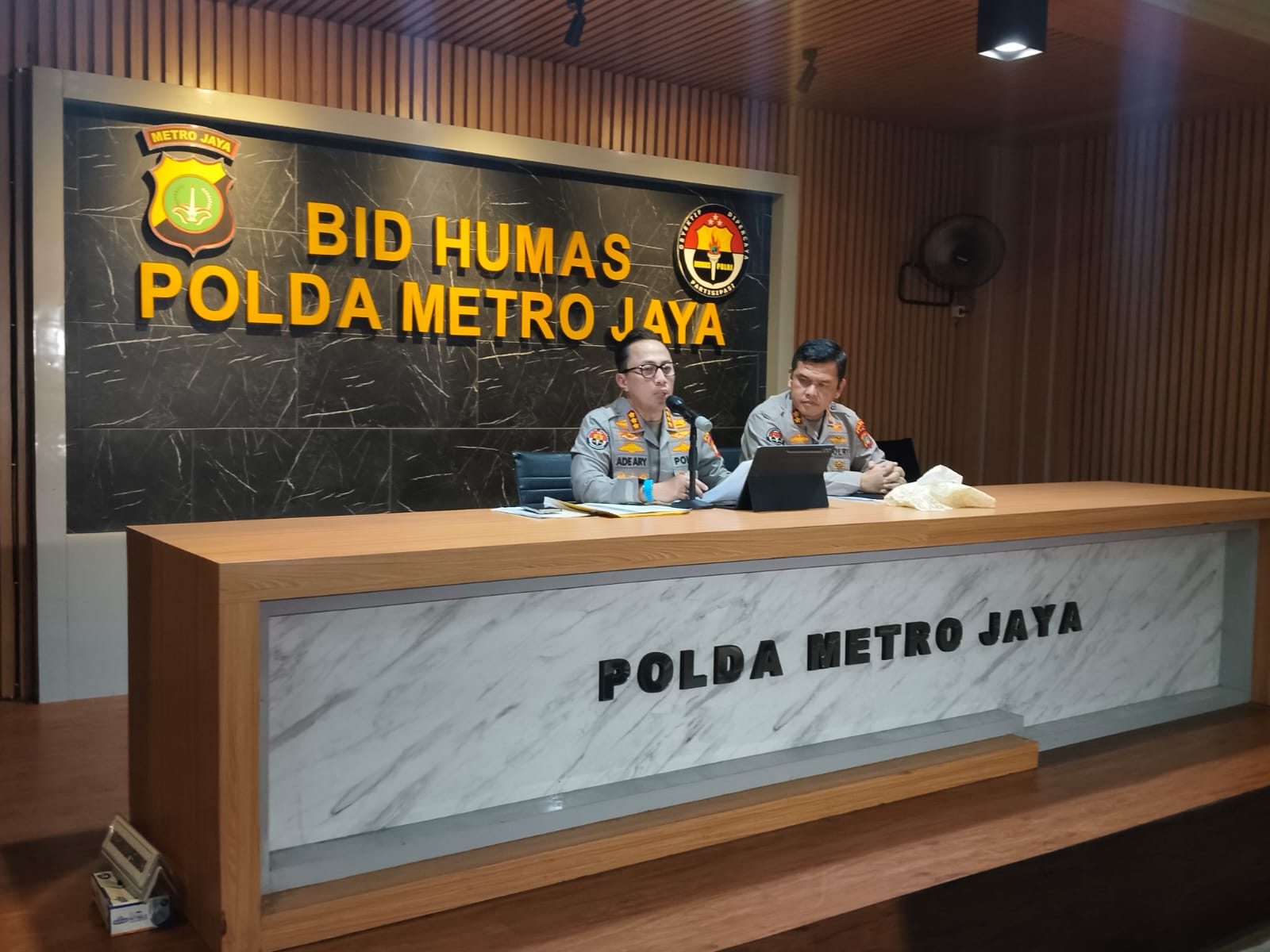 Polda Metro Jaya ungkap kasus wartawan gadungan diduga lakukan pemerasan di Ciputat.