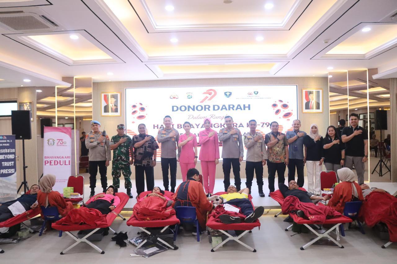Polsek Serpong Gelar Cek Kesehatan Gratis & Sunatan Massal Polsek Serpong adakan kegiatan baksos dengan menyentuh masyarakat di sekitar Polsek Serpong.