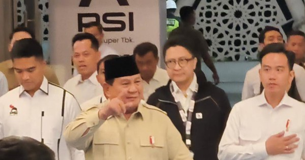 Presiden Prabowo dan Wapres Gibran saat menghadiri Konggres PSI di Solo, Minggu (20/7). Foto : Ist