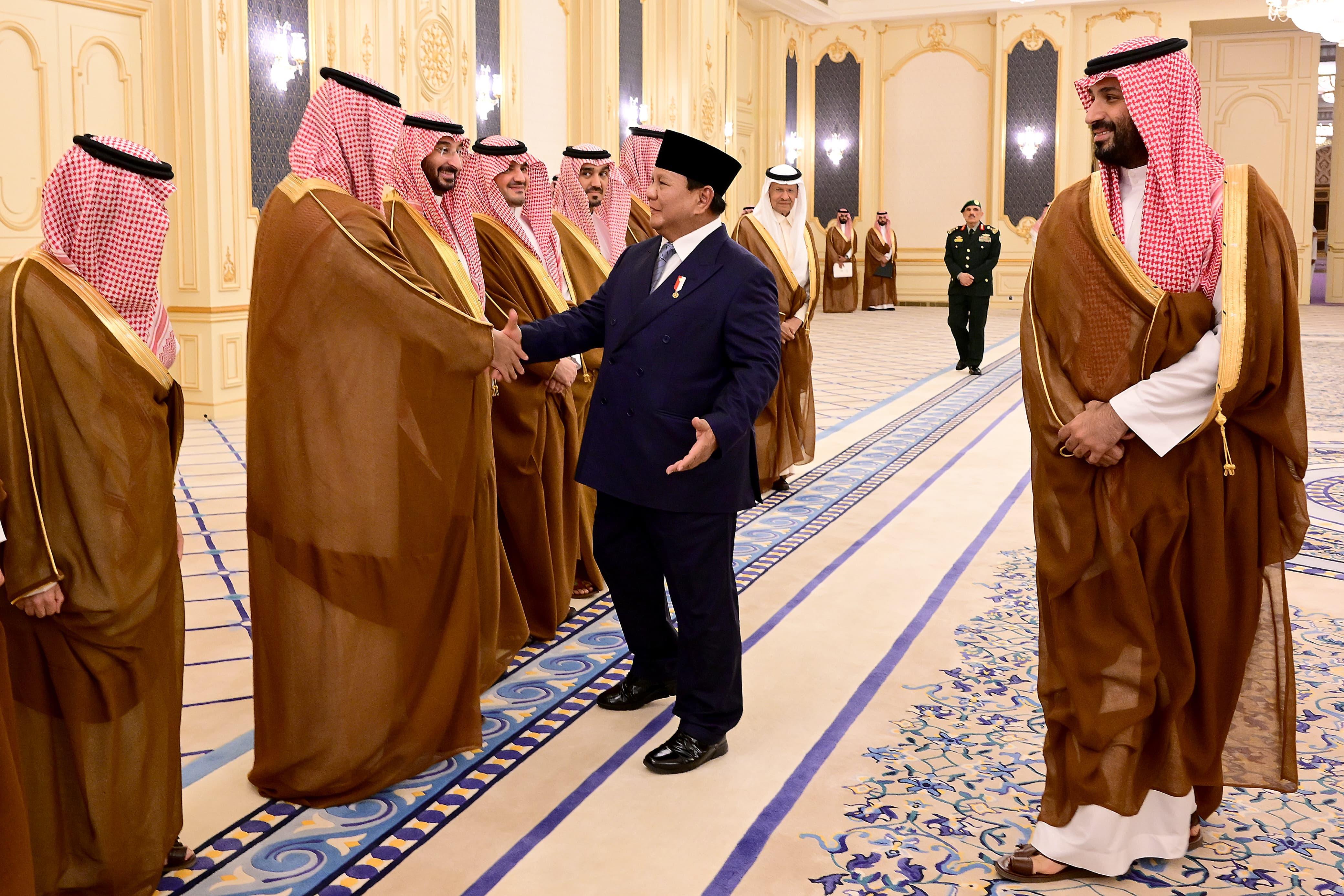 Prabowo: MBS Setuju Investasi Senilai Rp 437 Triliun Presiden Prabowo bersama Pangeran MBS. Foto : Ist