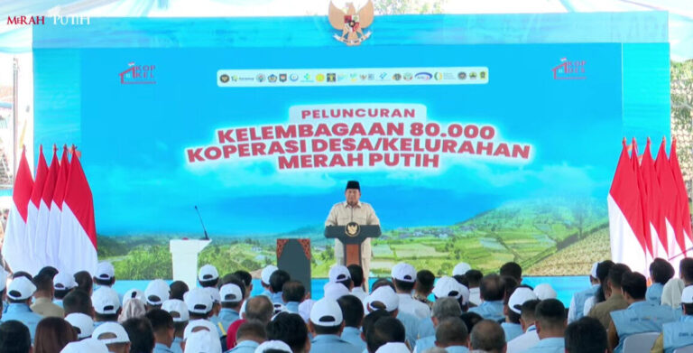 Presiden Prabowo Luncurkan 80.000 Koperasi Merah Putih Presiden Prabowo pada peresmian Koperasi Merah Putih di Klaten, Jawa Tengah , Senin (21/7/2025). Foto : Ist