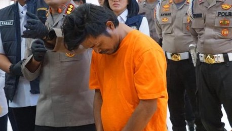 Pria Pemerkosa Anak Tiri di Bekasi Kini Tertunduk Lesu usai Beraksi Berkali-kali Foto : Ist