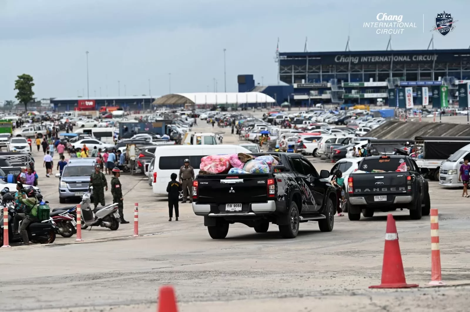 Sirkuit MotoGP Buriram Jadi Tempat Perlindungan Warga Sipil Sirkuit Buriram Thailand jadi tempat pengungsian warga sipil. Foto : Ist