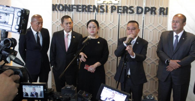 Soal Pemilu Nasional dan Daerah Dipisah Ketua DPR Puan Maharani saat konferensi pers. Foto : Ist
